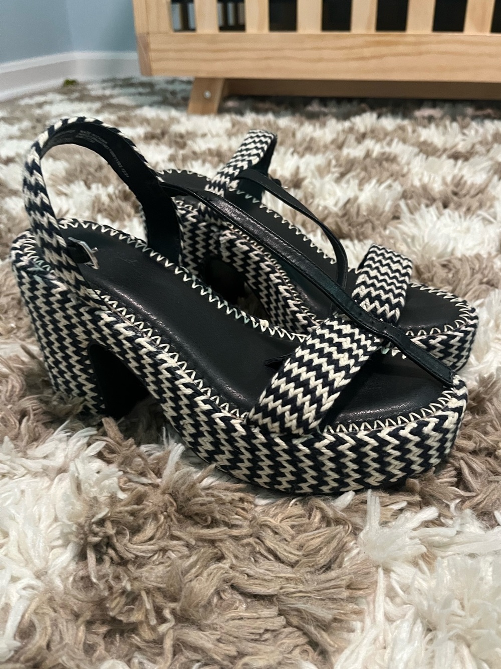 Universal Thread Woven Platform Sandal